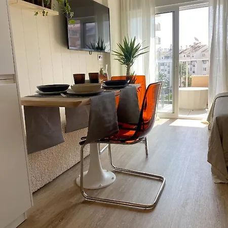 Minerva Estudio White Jasmine, And Pool Apartman