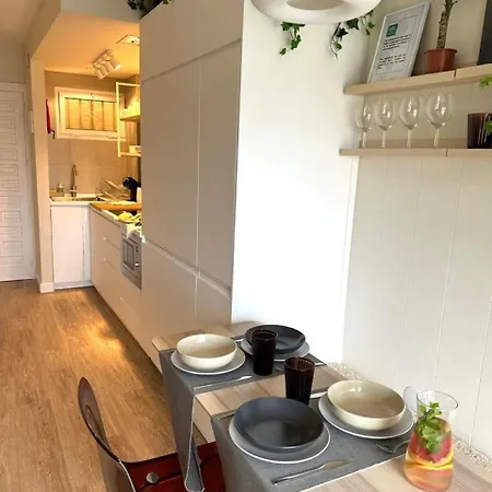 Minerva Estudio White Jasmine, And Pool Apartman